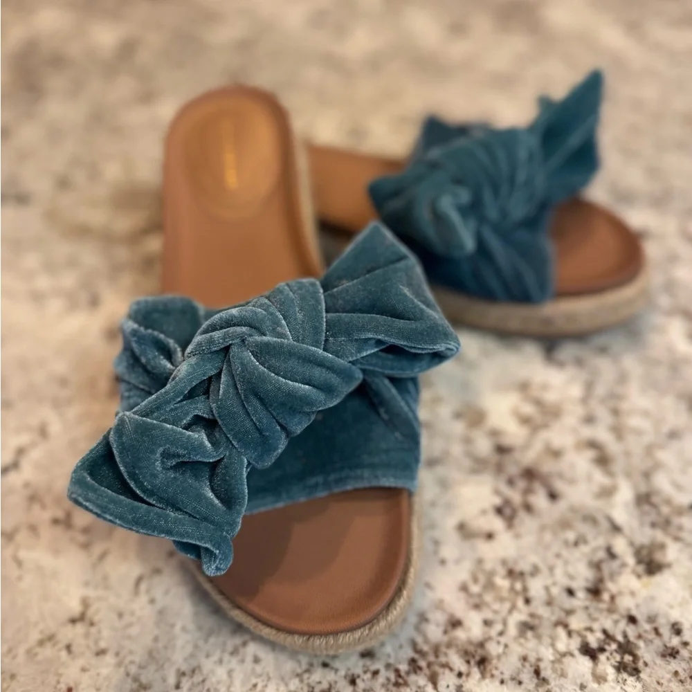 Zara‎ Teal Sandals with Bow Accent - Picture 7 of 9